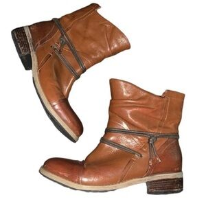 Clarks Leather Ankle Boots Low Heel Round Toe Chestnut Brown Womens Size 7.5M